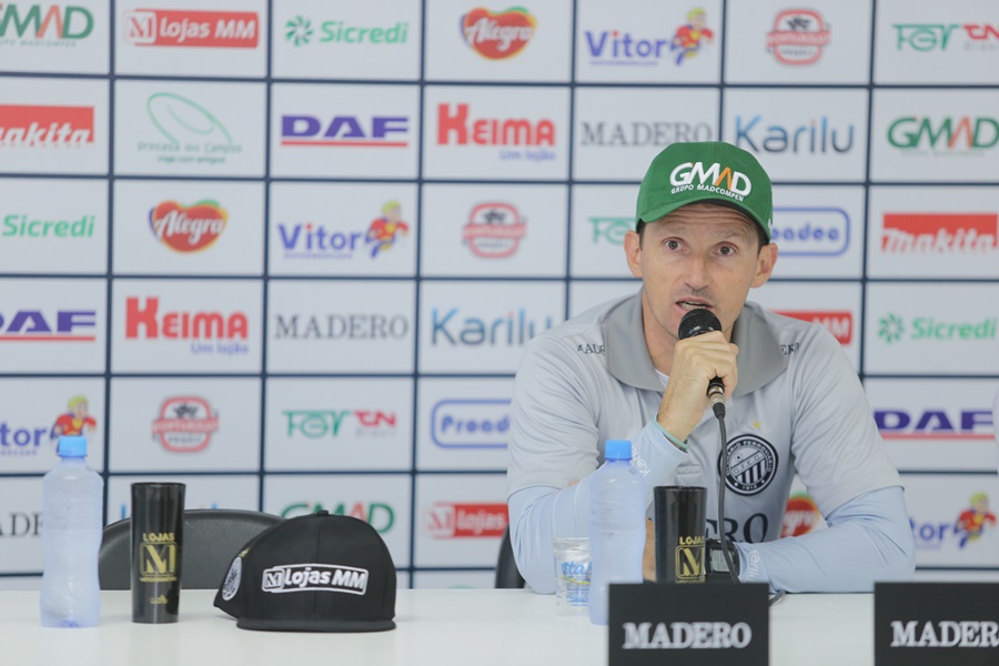Série C: Gusmão vê Operário-PR preparado para ‘bater de frente com clube grande’