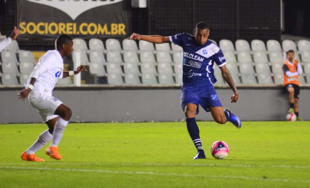 Taubaté atropelou o Santos fora de casa (Foto: Bruno Castilho/Taubaté)