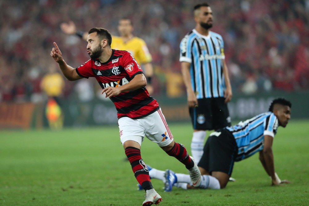 Éverton Ribeiro diz esperar por chance na seleção, mas exalta foco no Flamengo