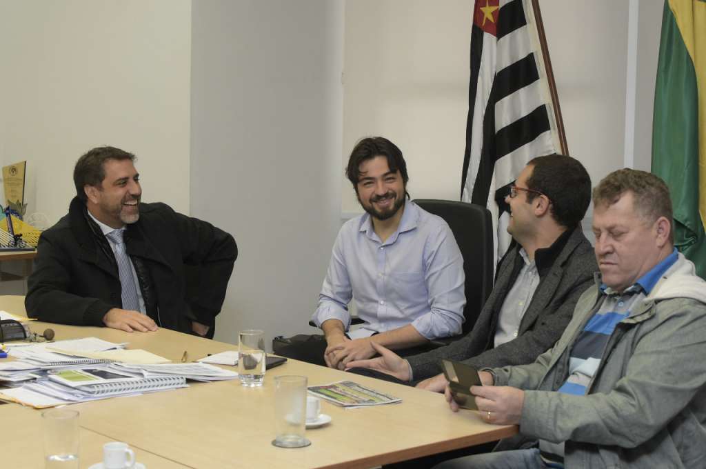 Prefeito Guti recebe Presidentes de Guarulhos e Flamengo para questões do futebol na cidade (Foto: Divulgação)