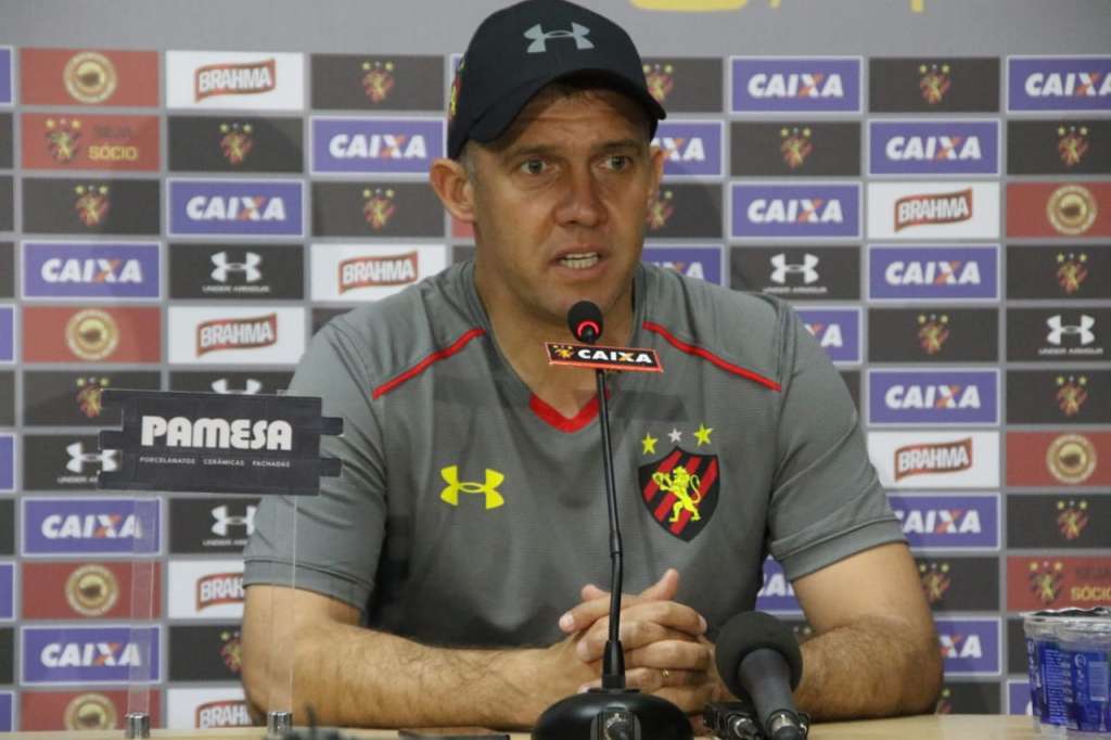 Eduardo Baptista já iniciou os trabalhos na montagem da equipe para enfrentar o Santos - Williams Aguiar/Sport Club do Recife