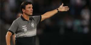 Zé Ricardo festeja vaga na Sul-Americana e diz que Botafogo tem muito a melhorar