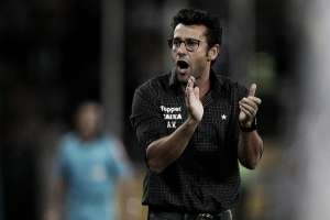 Em nota, Alberto Valentim, ex-Botafogo, nega conflito com dono do Pyramids FC