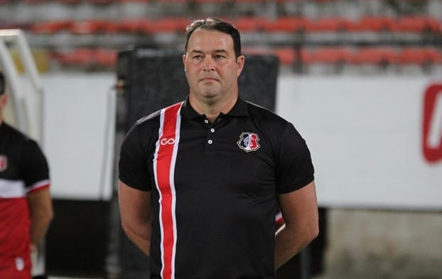 Série C: Roberto Fernandes quer fazer valer série invicta em casa para sair na frente
