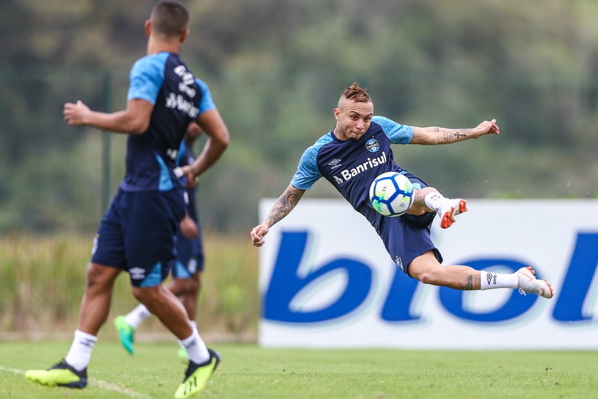 Grêmio fecha preparação para pegar Corinthians; elenco saúda Everton e Kannemann