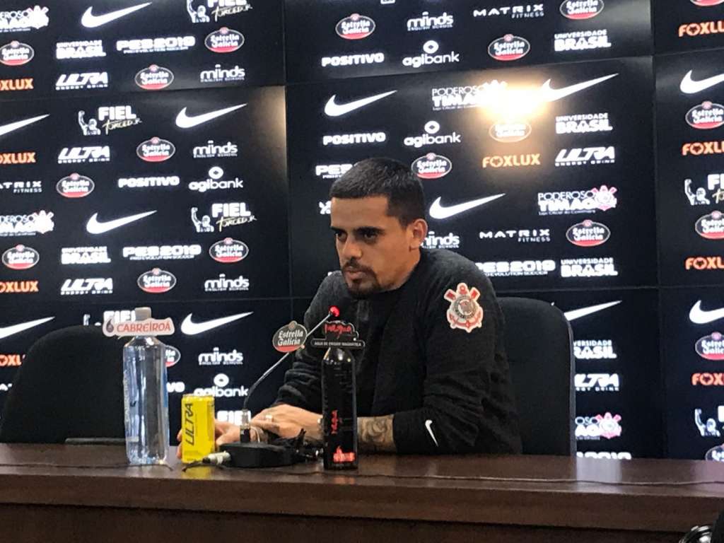 Fagner ignora críticas e festeja mais uma convocação para a Seleção Brasileira Fagner ignora críticas e festeja mais uma convocação para a Seleção Brasileira