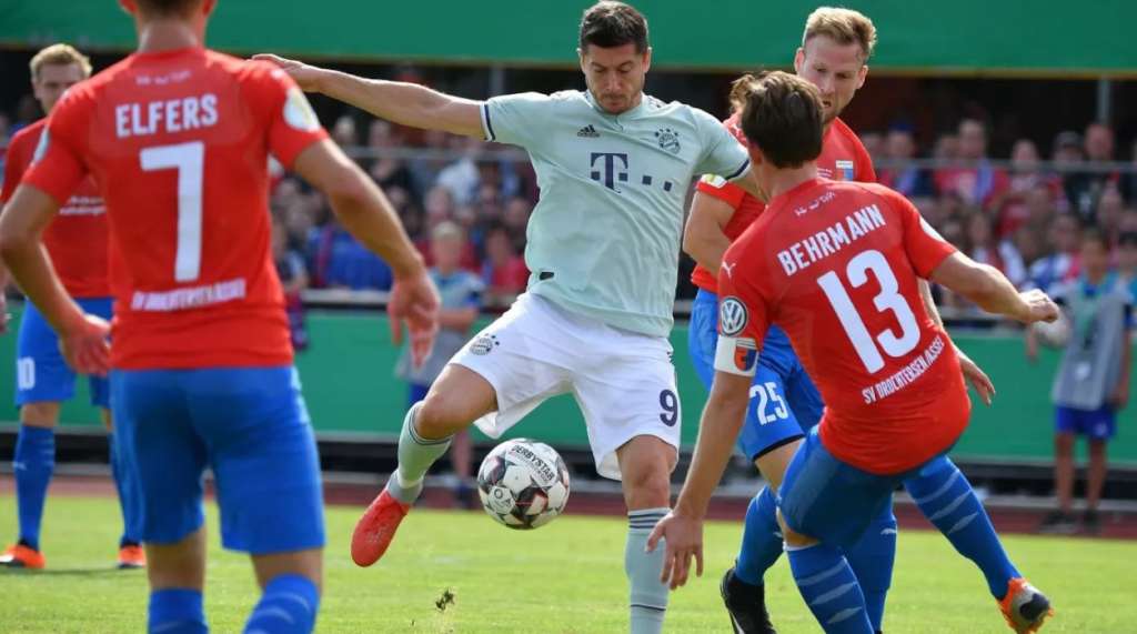 O Bayern de Munique sofreu, mas eliminou o Drochtersen/Assel com gol do artilheiro Lewandowski