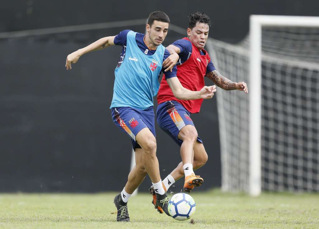 O meia Thiago Galhardo convocou a torcida do Vasco para o confronto direto contra o Ceará