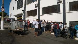 Série B: Torcida da Ponte faz fila no 1º dia de vendas de ingressos para o dérbi