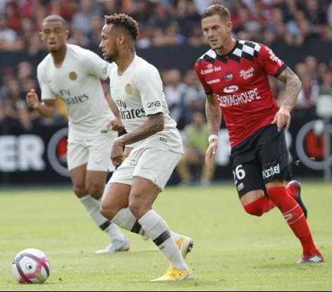 FRANCÊS: Mbappé marca dois, Neymar faz de pênaltis e PSG vence de virada