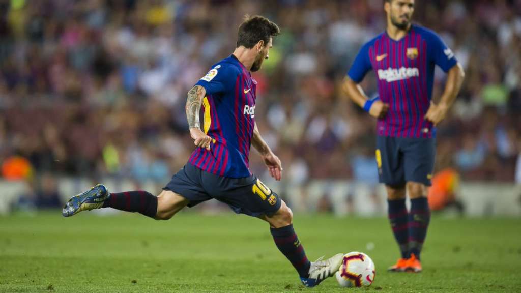 Messi e Coutinho marcam e Barcelona vence Alavés no Espanhol