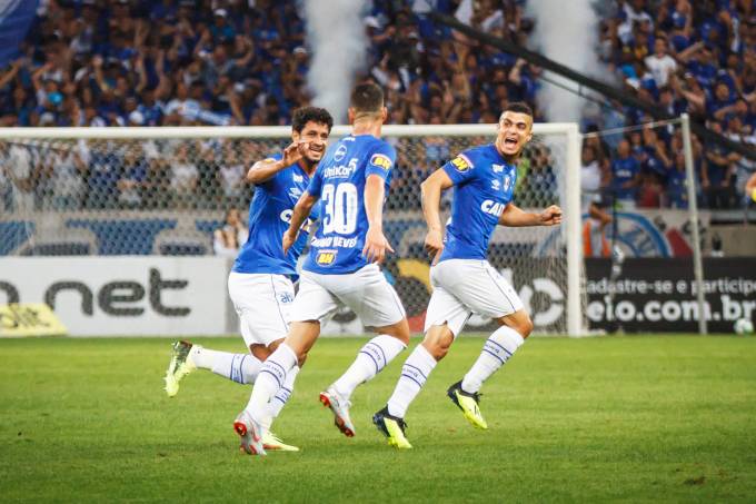 Em duelo contra o Bahia, Cruzeiro volta a usar força máxima no Brasileirão