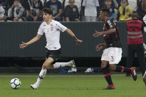 Clubes brasileiros apostam em sul-americanos para futura revenda à Europa