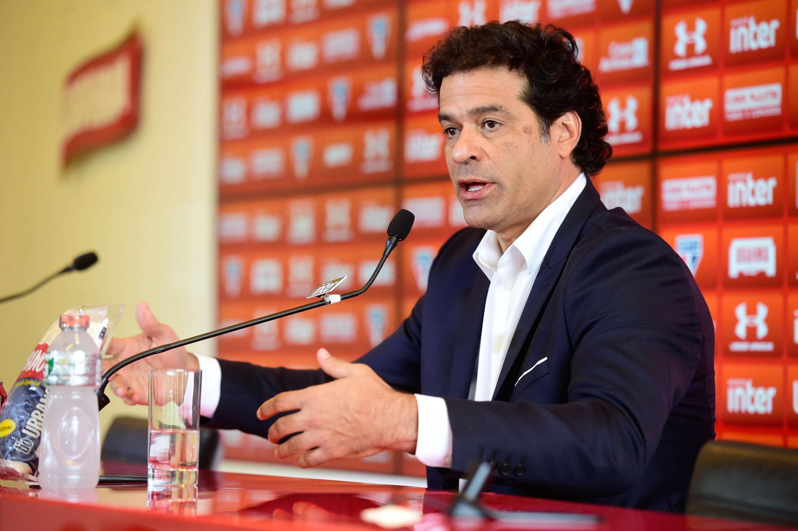 Em dilema, Raí tenta fugir do papel de herói da recuperação do São Paulo