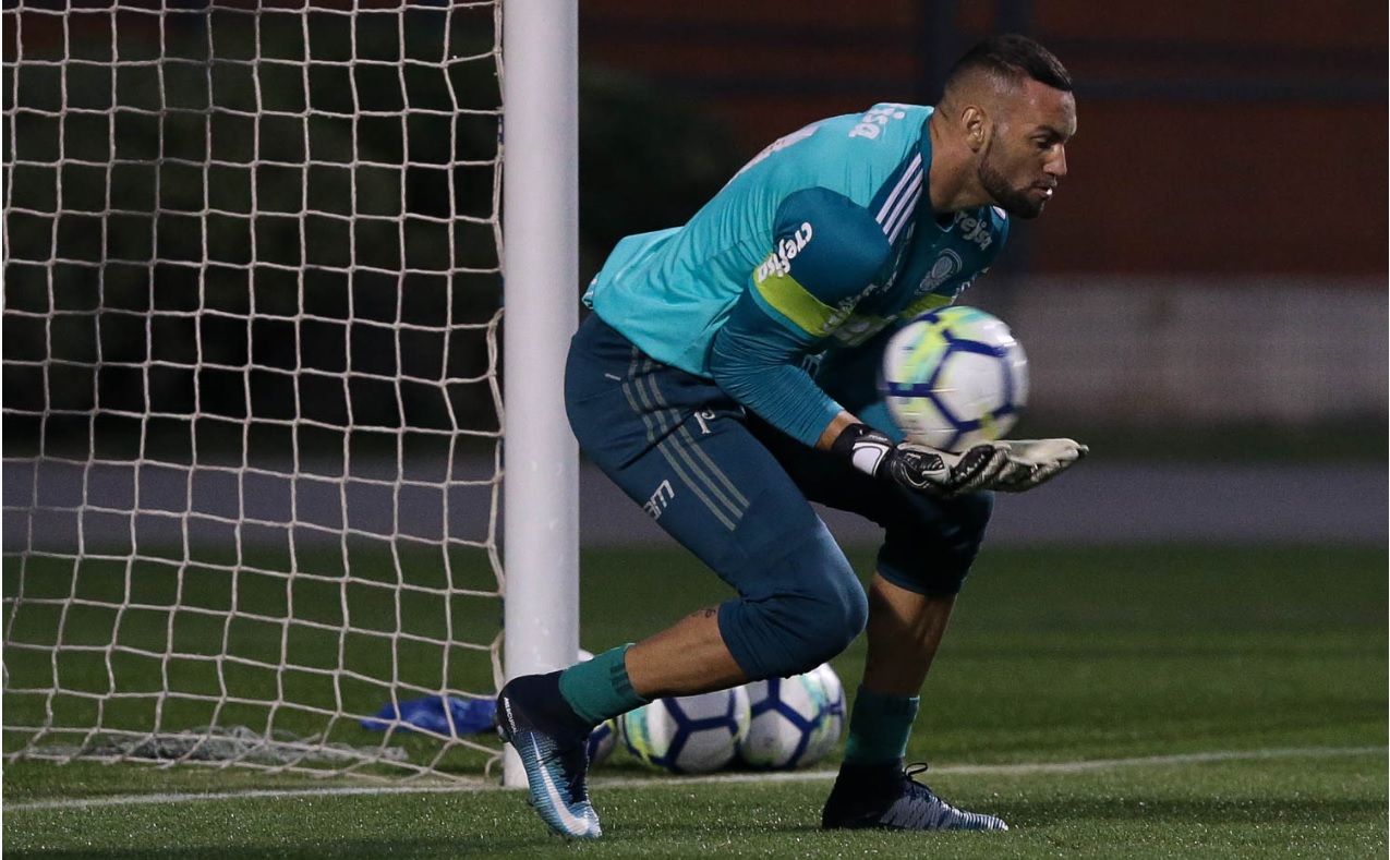 Após vitória em Salvador, goleiro do Palmeiras quebra recorde de 26 anos