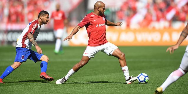 Paraná marcou bem e só levou o gol aos 50 minutos do segundo tempo numa falta inexistente