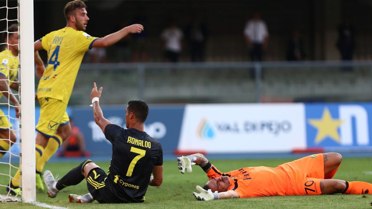 Lesionado após choque com Ronaldo, goleiro agradece mensagem: ‘Obrigado, lenda!’