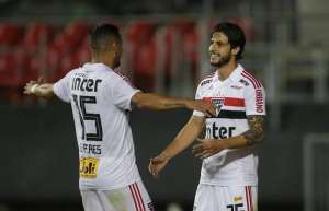 Aguirre explica 'risco calculado' ao poupar meio time titular do São Paulo