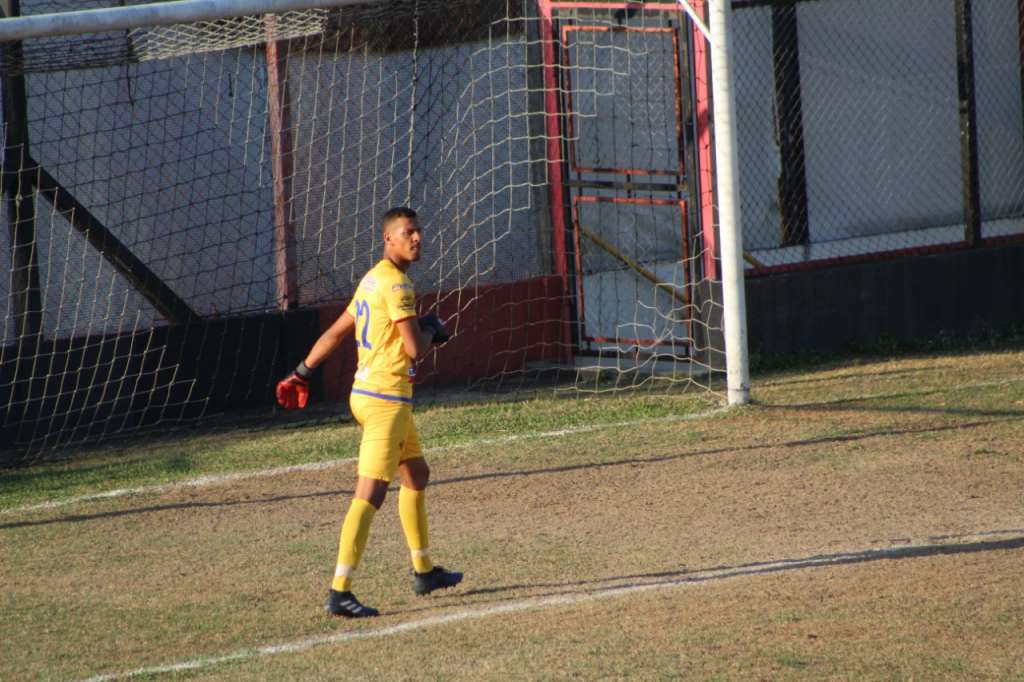 Apesar do Guarulhos não ter se classificado, o golerio Isac fechou o gol diante do Flamengo (Foto: João Rafael Guarulhos)