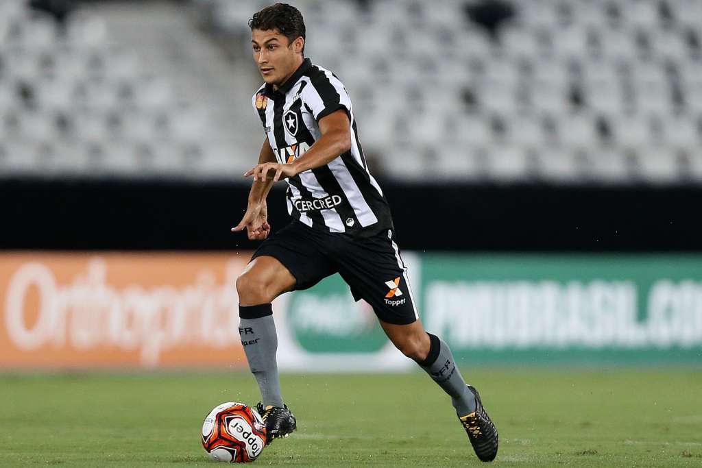 O lateral Marcinho é um dos destaques do Botafogo nesta temporada