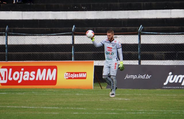 Goleiro: Simão (Operário-PR) 