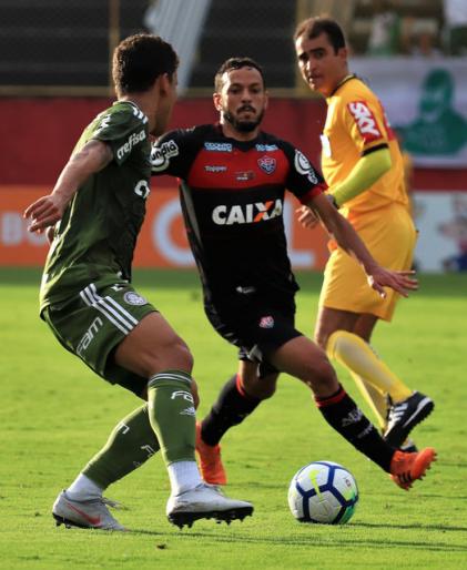 Palmeiras não sofre gols com Felipão e vai buscar a liderança do Brasileirão