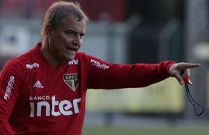Aguirre convoca força máxima no São Paulo para duelo com lanterna Paraná