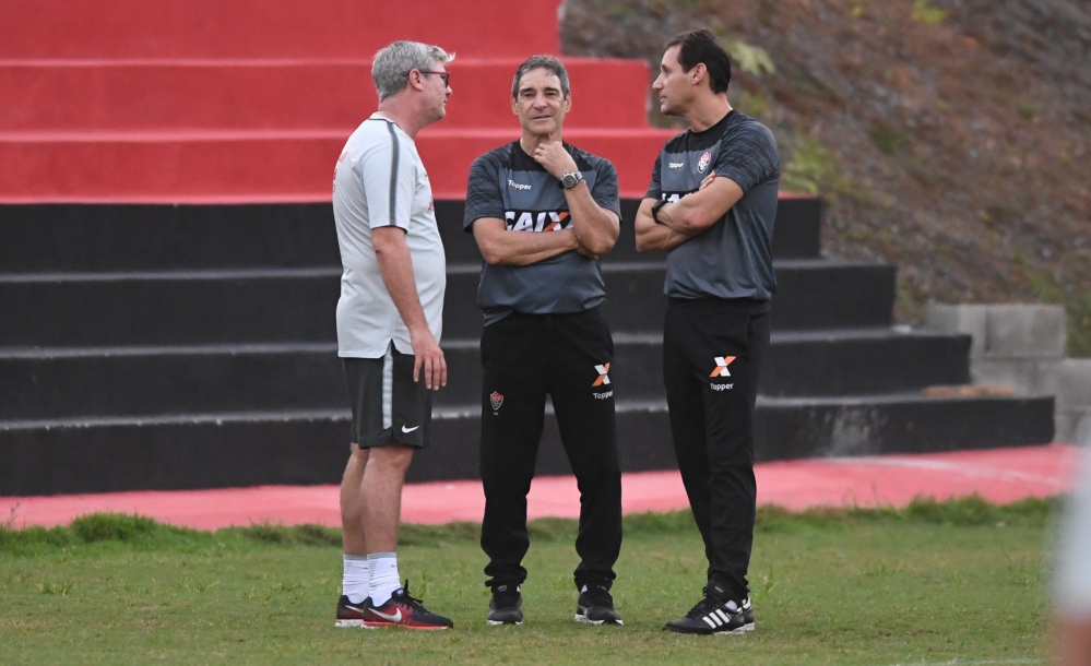 Hellmann fecha treino do Inter e mantém dúvida no ataque para duelo contra Bahia