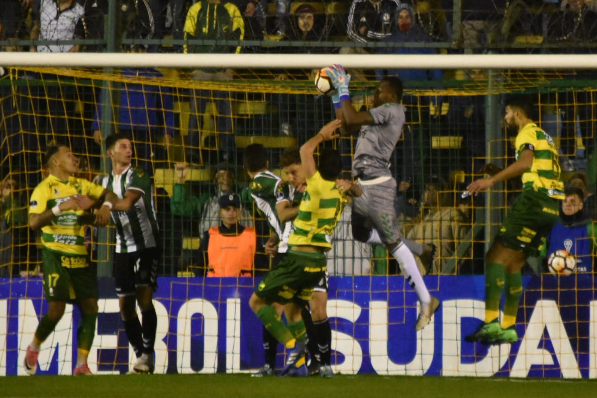 SUL-AMERICANA: Oitavas de final começam com empate em clássico argentino