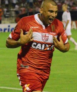 Neto Baiano fez golaço pelo CRB