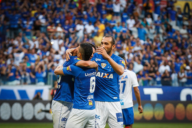 Distante de líderes, Cruzeiro visa reagir no Brasileirão em duelo contra o Grêmio