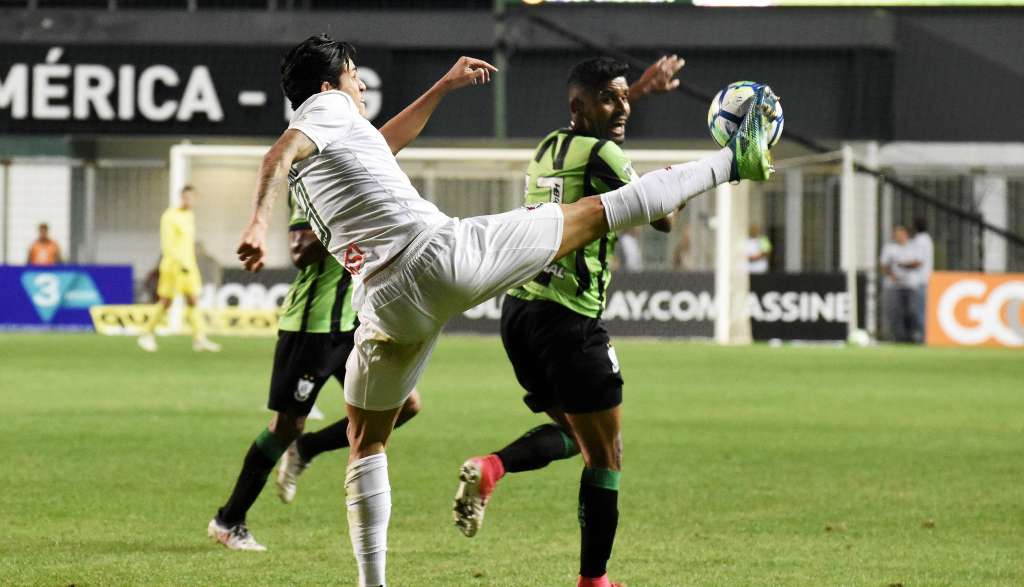 Em busca de regularidade, Fluminense inicia returno contra o Corinthians