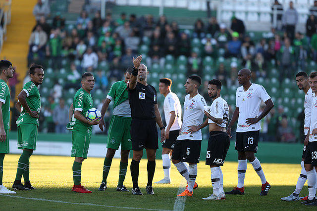 Corinthians aposta na experiência de Ralf para ‘renascer’ no Brasileirão
