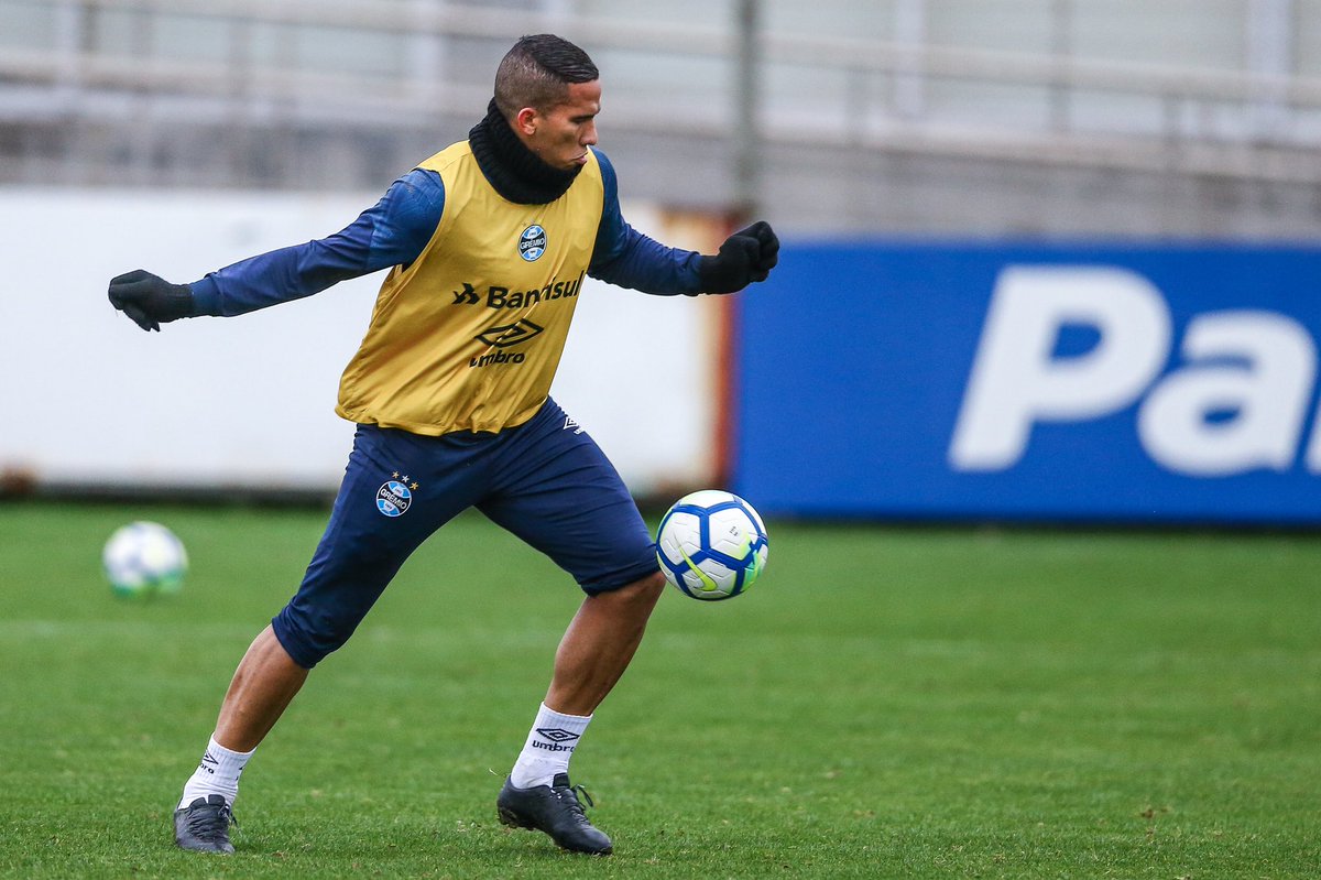 Embalado no Brasileirão, Grêmio recebe Cruzeiro para se manter na luta por título