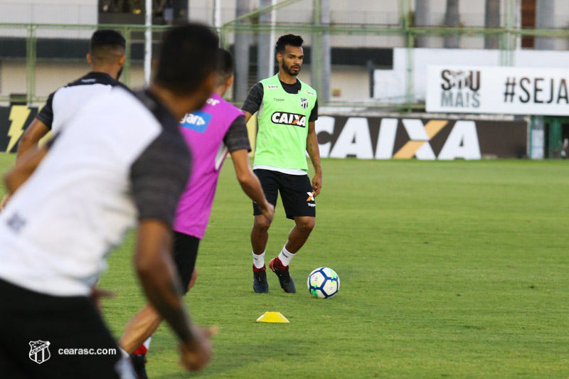 Zagueiro elogia sequência do Ceará na Brasileirão e foca em duelo com líder