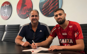 Flamengo renova contrato do zagueiro Leo Duarte até dezembro de 2022