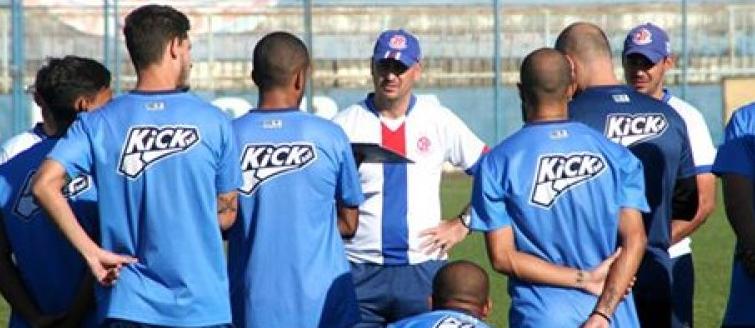 Leandro Perez, ao centro, assume comando do Penapolense na Copa Paulista no lugar de Rúbio Alencar