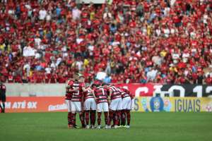 'Reforçado' por volta de trio e Maracanã, Flamengo encara Vitória