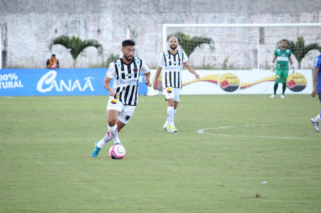 Série C: Hiroshi recupera espaço e comemora retomada no Botafogo-PB