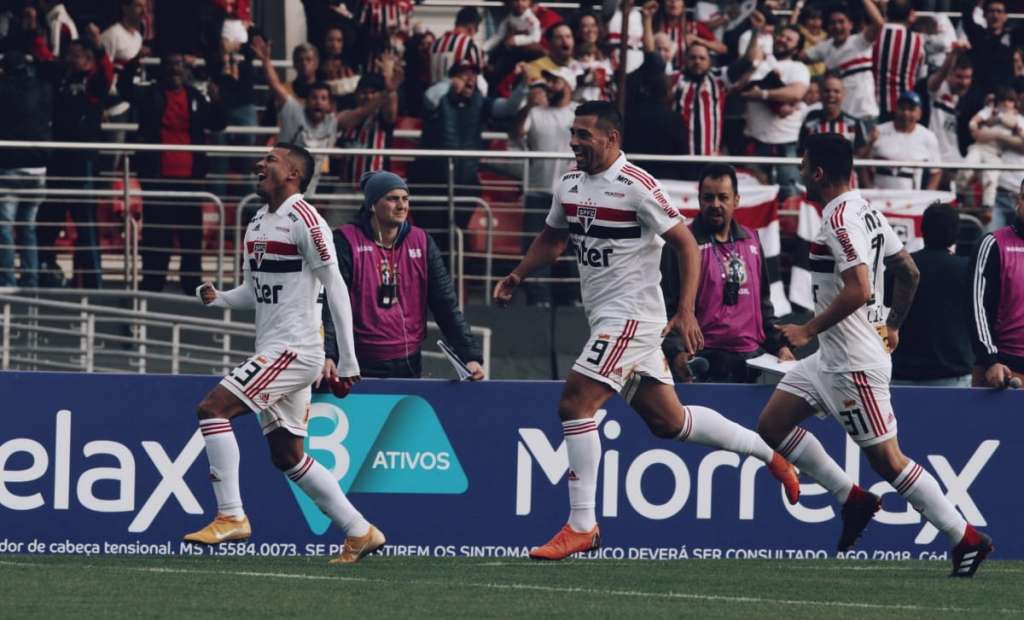 Morumbi lotado é trunfo do São Paulo para se manter no topo do Brasileirão