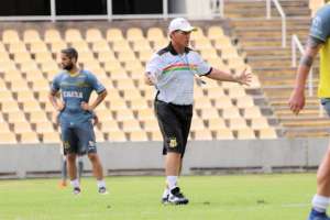 Paulo Roberto Santos faz suspense antes do duelo contra o Paysandu na Série B