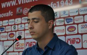 Série B: Torcida do Vila Nova faz protesto antes do clássico