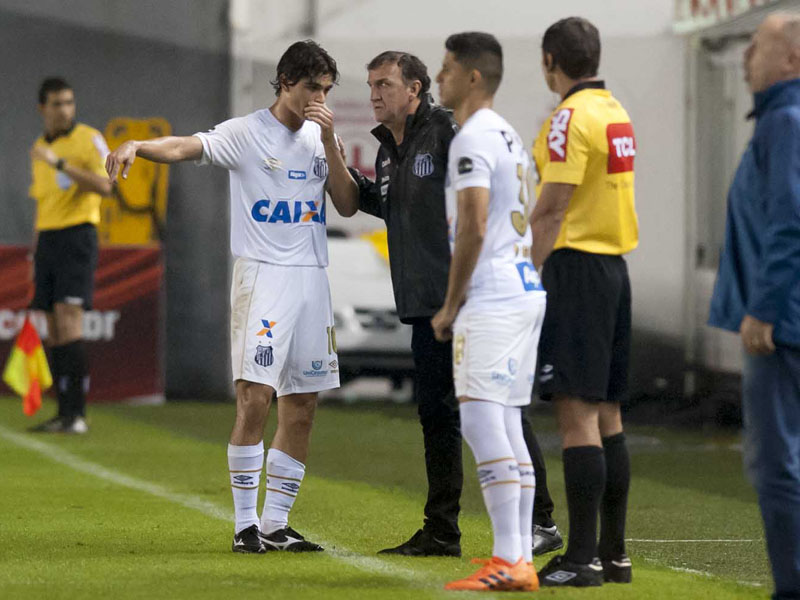 Cuca ‘esquece’ Libertadores e projeta força total no Santos contra o Bahia