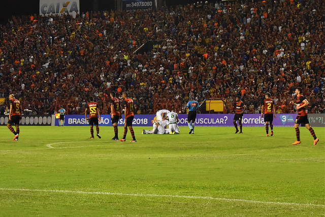 Com os dois laterais suspensos, Sport terá mudanças no time titular