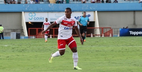 O meia Alan Mineiro brilhou na vitória do Vila Nova sobre o Goiás no primeiro turno