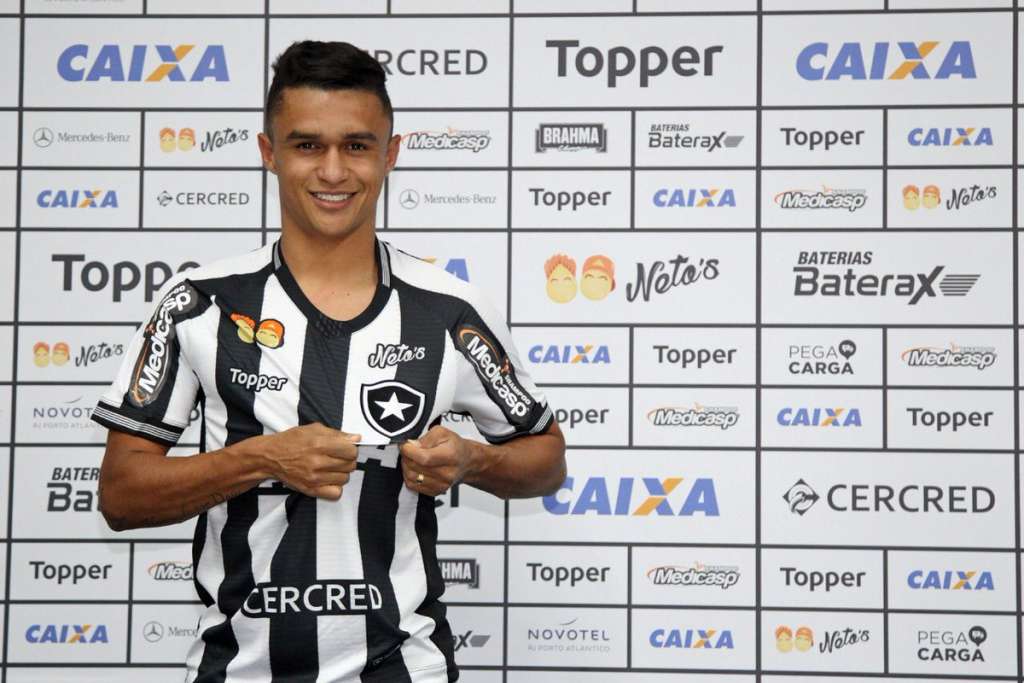 Oficializado, atacante celebra chegada ao Botafogo e se diz pronto para jogar