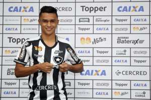 Oficializado, atacante celebra chegada ao Botafogo e se diz pronto para jogar