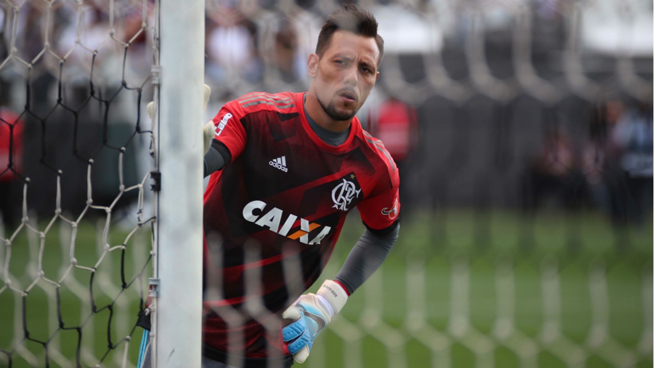 Diego Alves minimiza desempenho em agosto e considera normal oscilação do Fla