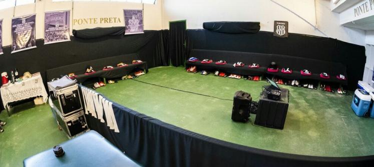 Vestiários do brinco de Ouro no 1º turno com faixas e cor branco e PRETO. Foto: Fábio Leoni