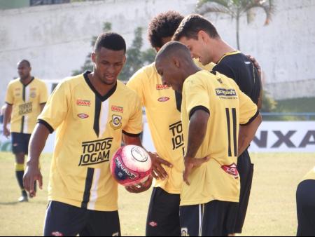 São Bernardo 3 x 1 Santos: Com direito a chocolate e permanência no G4